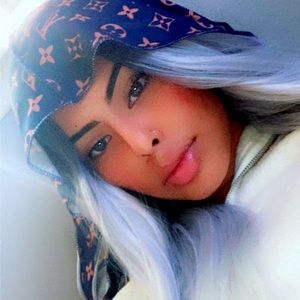 Meet your Posher, Valerie